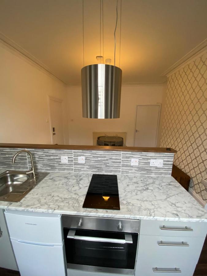 The Walnut Suite Lovely One Bedroom Flat In Stoke. Плимът Екстериор снимка